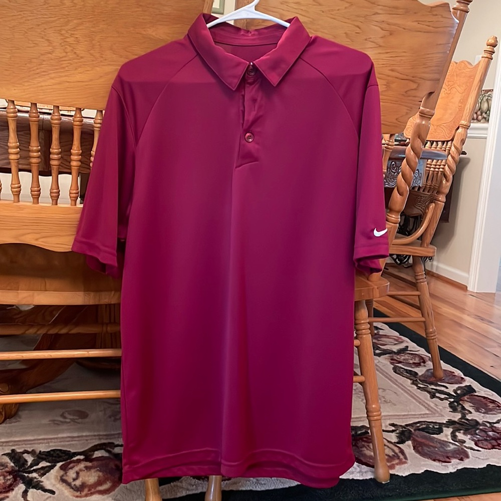 Nike Fit Dry Short Sleeve Polo. Size Medium. Maroon Color. EUC. 100% Polyester